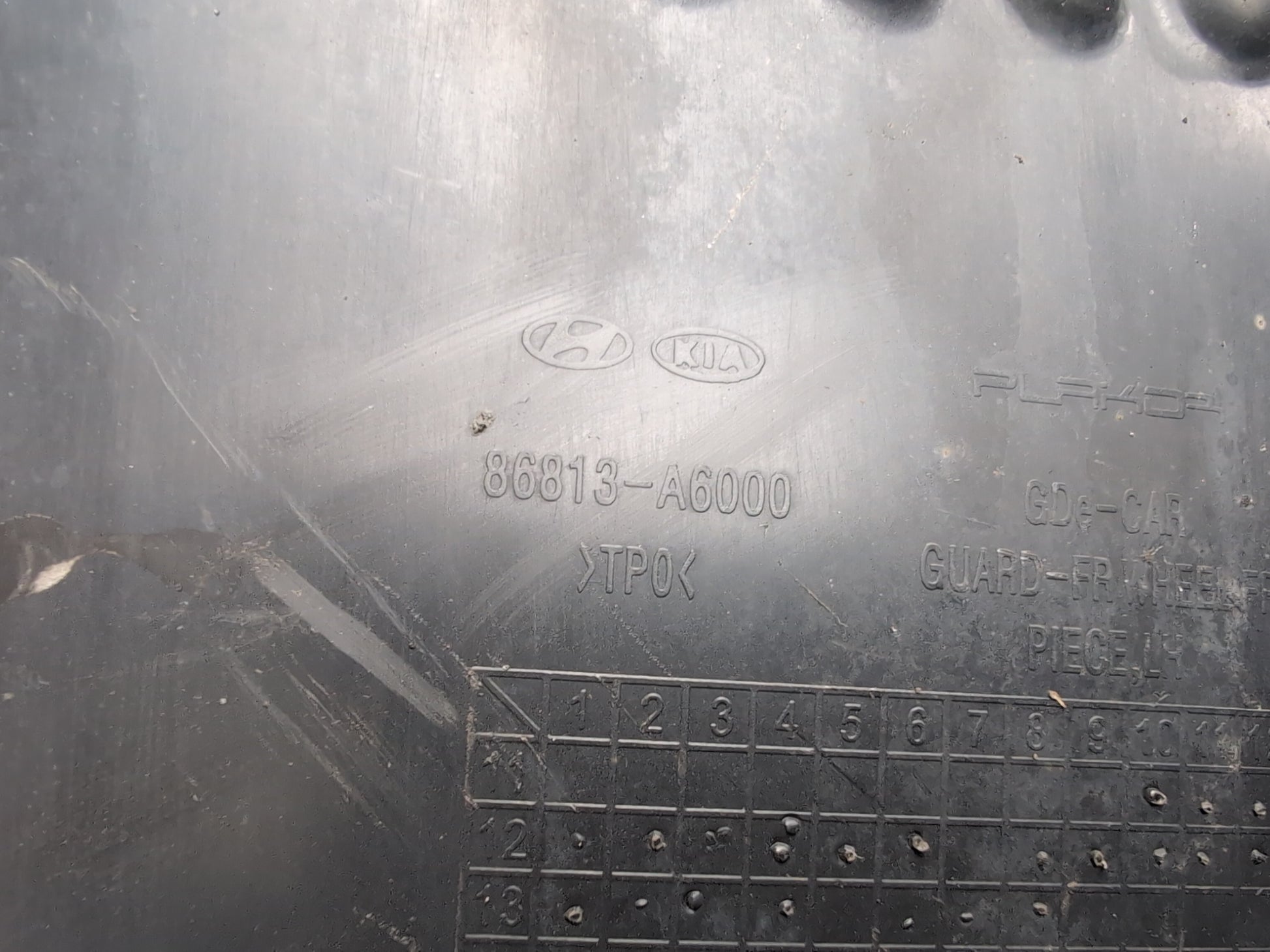 Moulding Wheel Arch Front LH 8