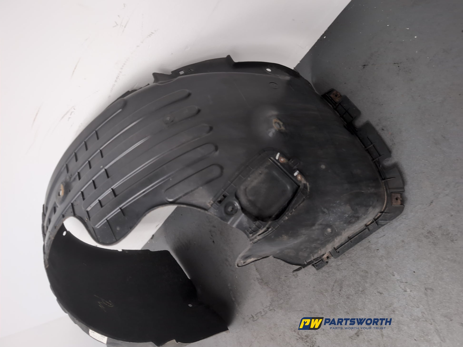 Moulding Wheel Arch Front LH 15