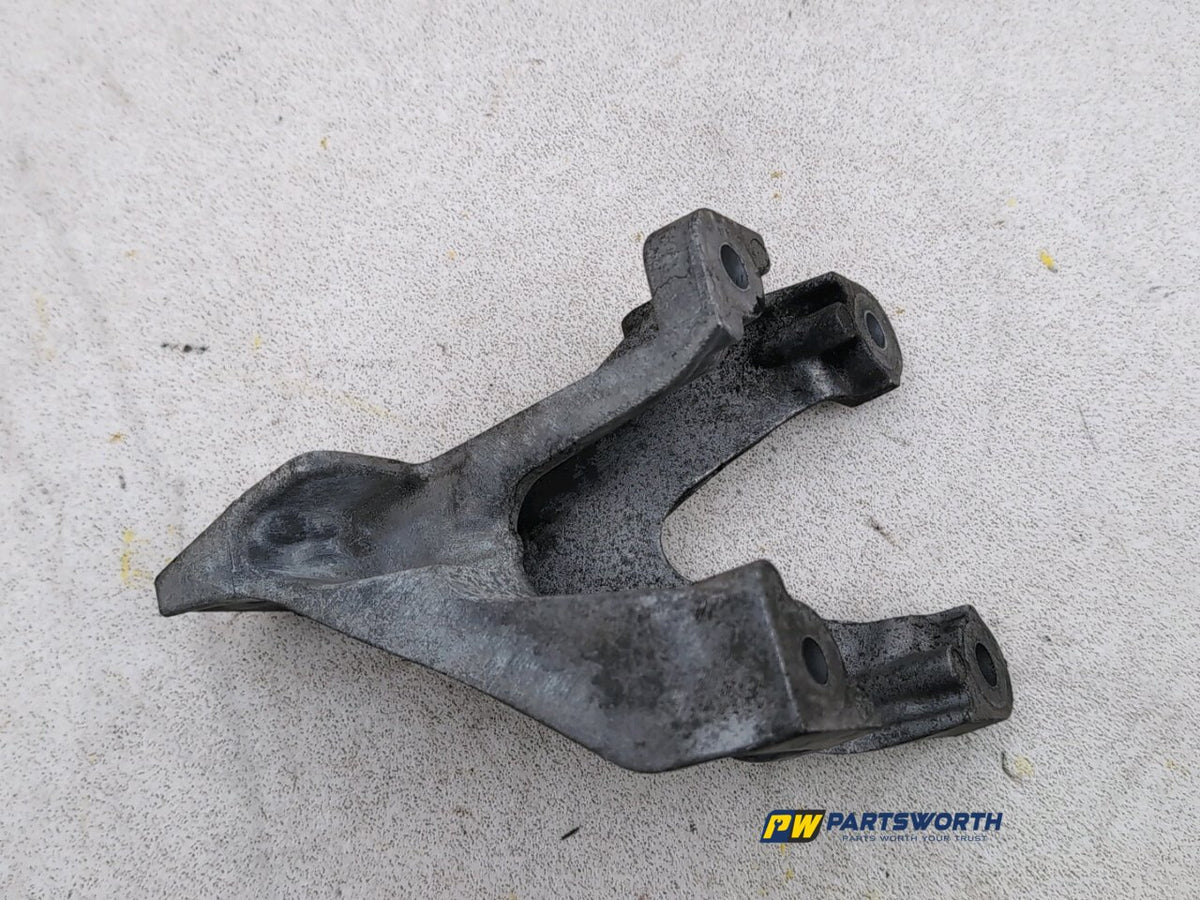 JAGUAR XE PORTFOLIO D X760 2.0L DIESEL ENGINE MOUNTING BRACKET RIGHT 2015-2019 5
