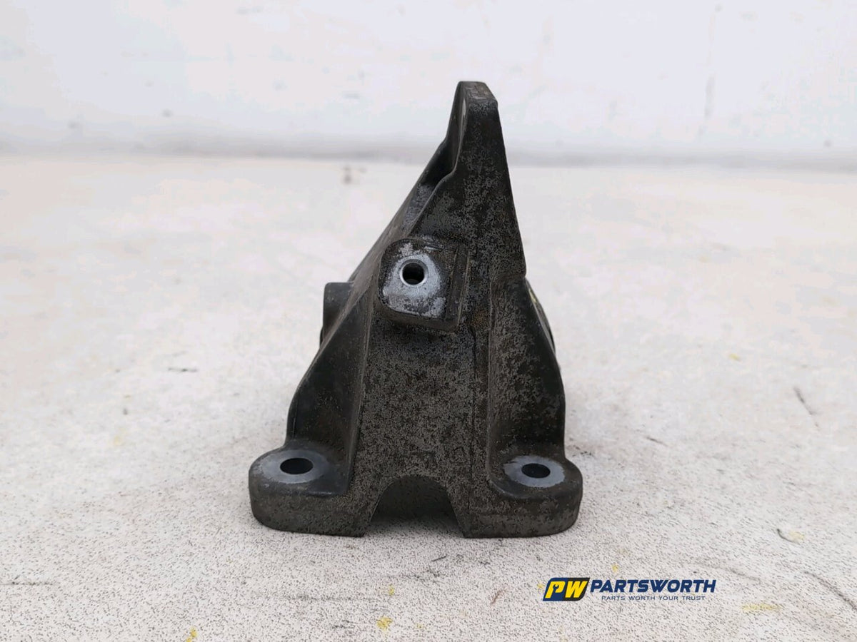 JAGUAR XE PORTFOLIO D AUTO X760 2.0L DIESEL ENGINE MOUNTING BRACKET LEFT 2015-19 5