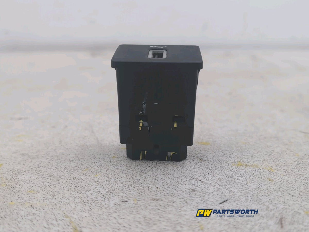 FORD MONDEO ZETEC CD391 MK5 USB PORT SOCKET HS7T14014AD 2015-202 5