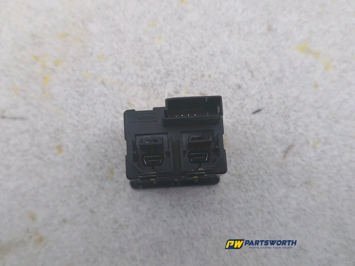 FORD MONDEO ZETEC CD391 MK5 USB PORT SOCKET HS7T14014AD 2015-202 6