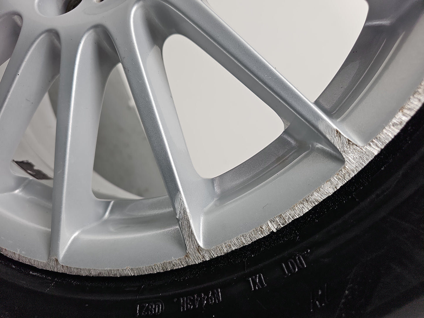 Jaguar Xe X760 17" Inch Alloy Wheel With Tyre 205/55/R17 Gx73-1007-Ta - photo 5