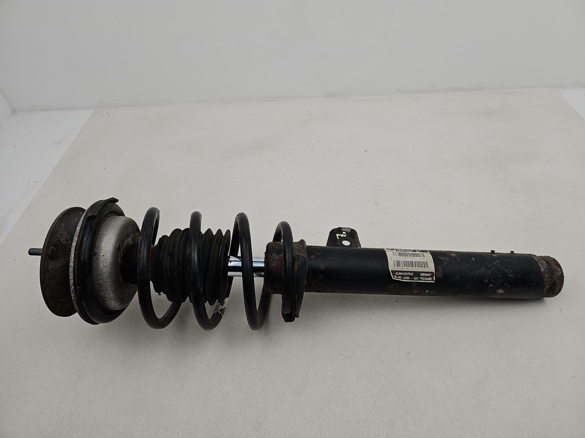 FRONT RIGHT SUSPENSION LEG STRUT HUB 5