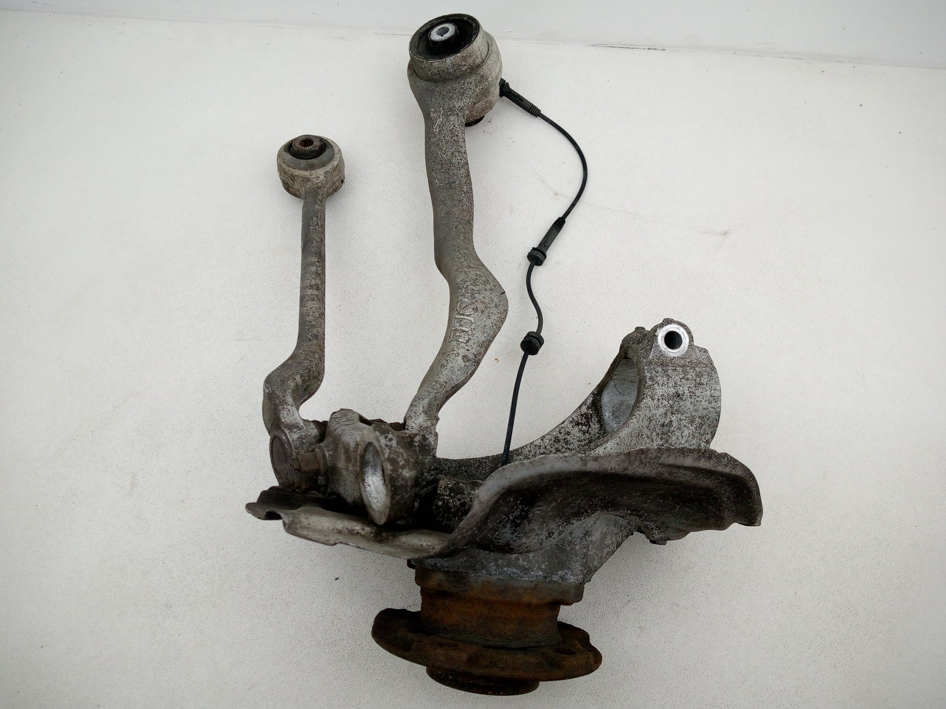 FRONT RIGHT SUSPENSION LEG STRUT HUB 5