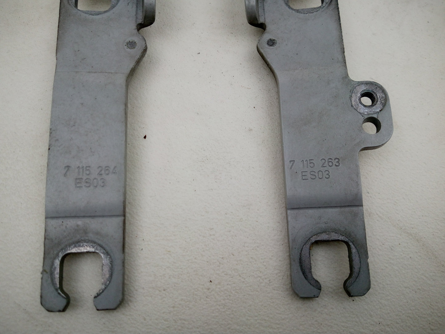 Bonnet Hinges 4