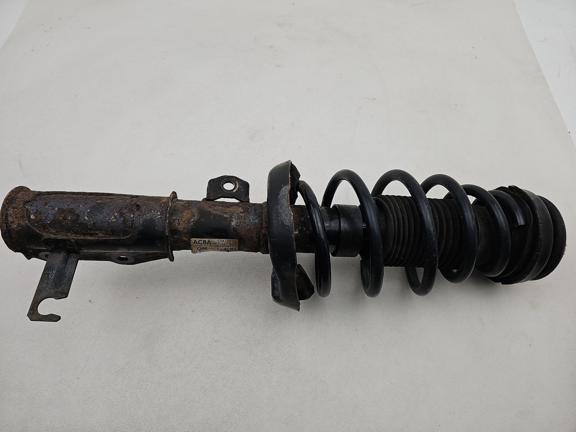 FRONT LEFT SUSPENSION LEG STRUT HUB 5