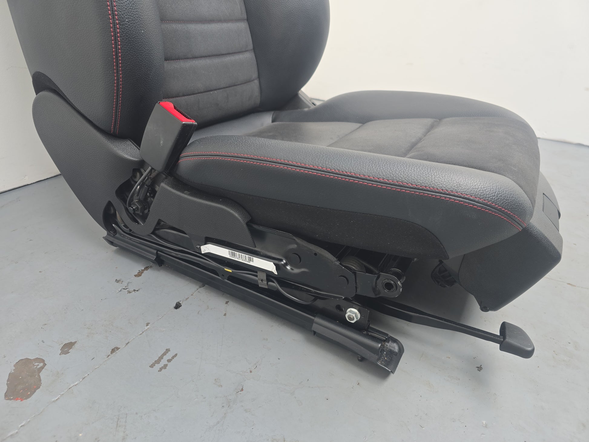 Mercedes-Benz C250 Amg Seat Front Lh Left Black With Red Stiching 2007-2014 - photo 5
