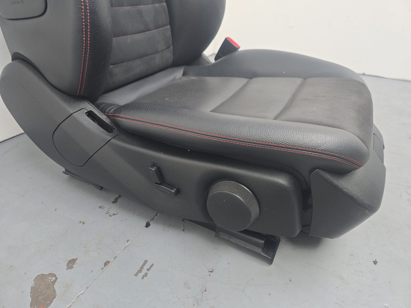 Mercedes-Benz C250 Amg Seat Front Rh Right Black With Red Stiching 2007-2014 - photo 5