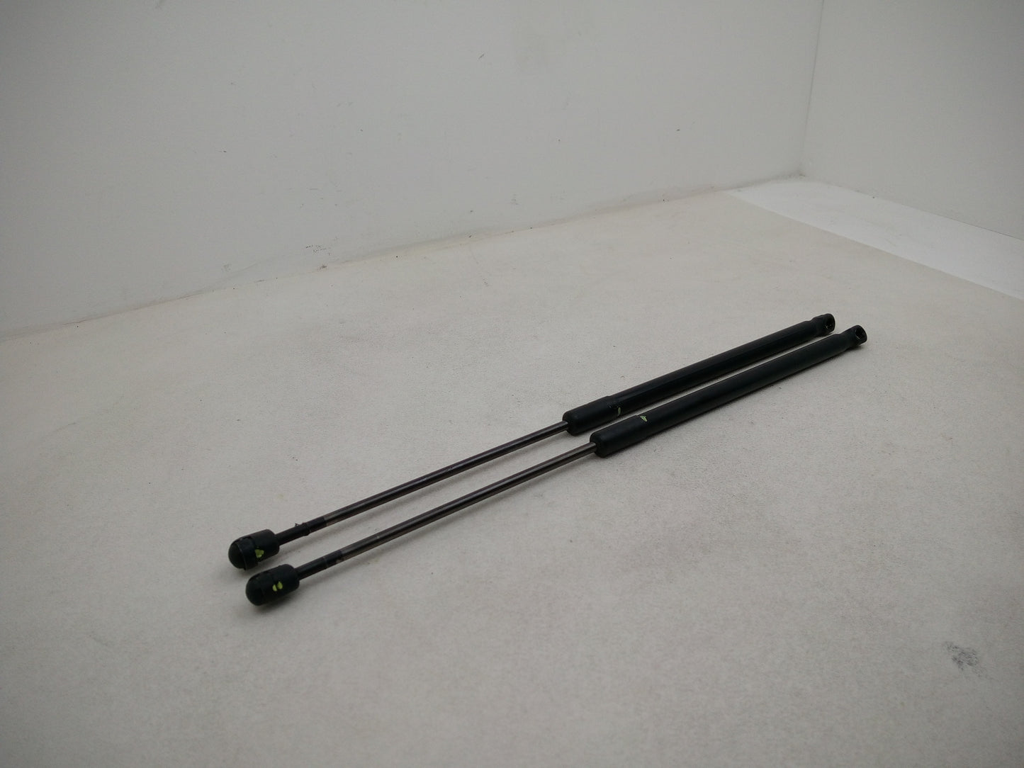 Tailgate Lift Handle 5