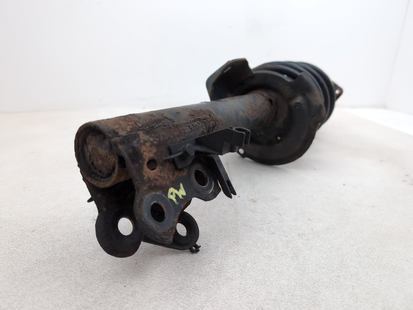 FRONT LEFT SUSPENSION LEG STRUT HUB 5