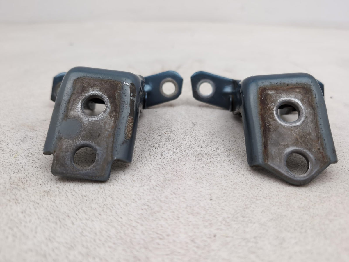 LH Front Door Hinge Pair  5