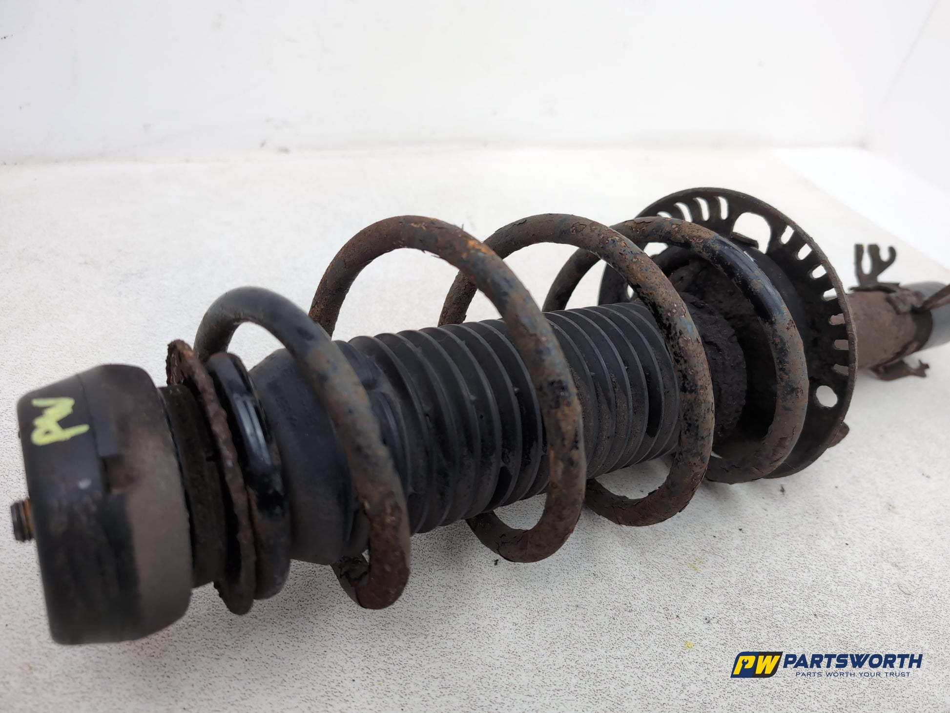 FRONT LEFT SUSPENSION LEG STRUT HUB 5