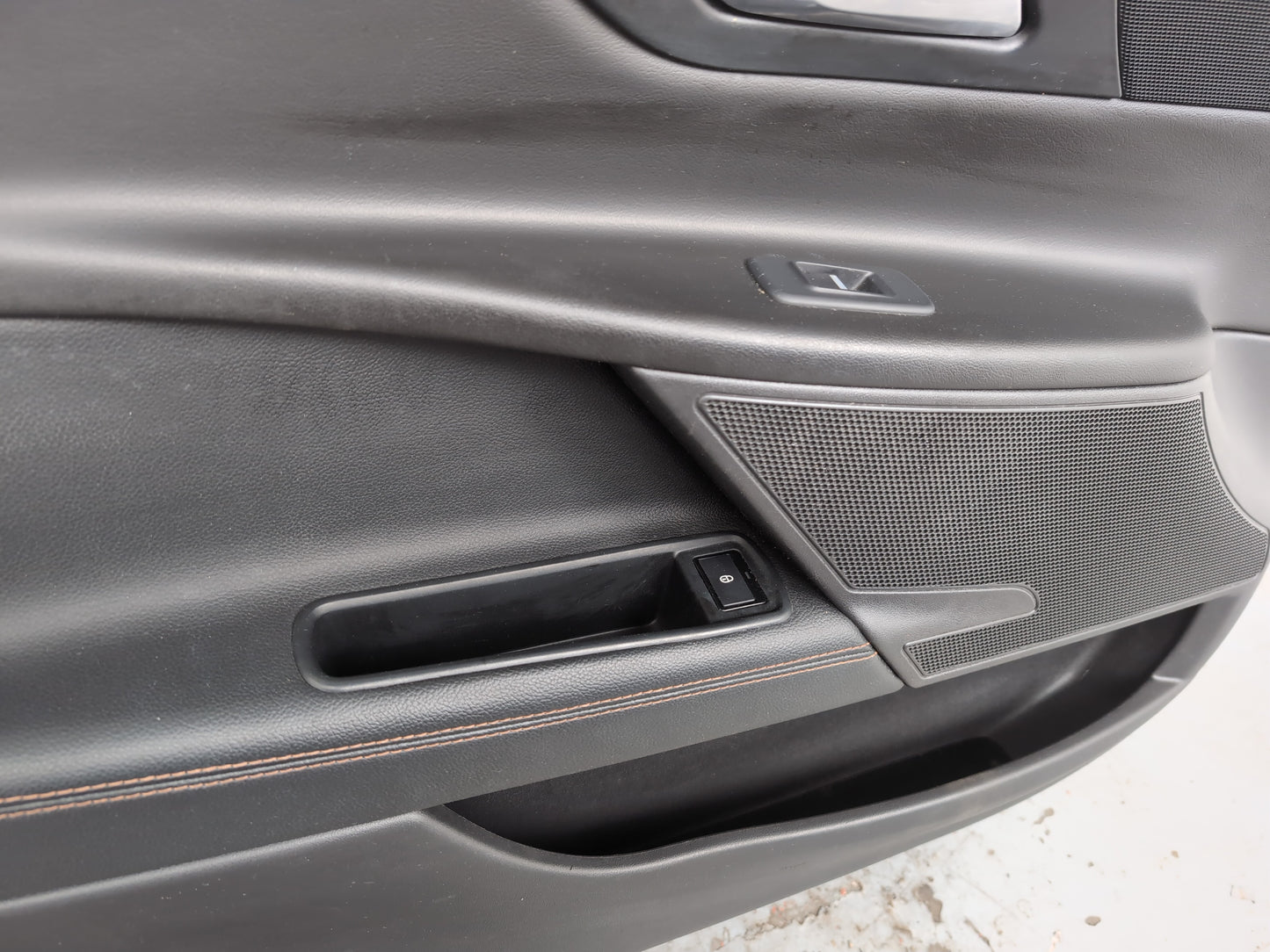 Door Front LH 10
