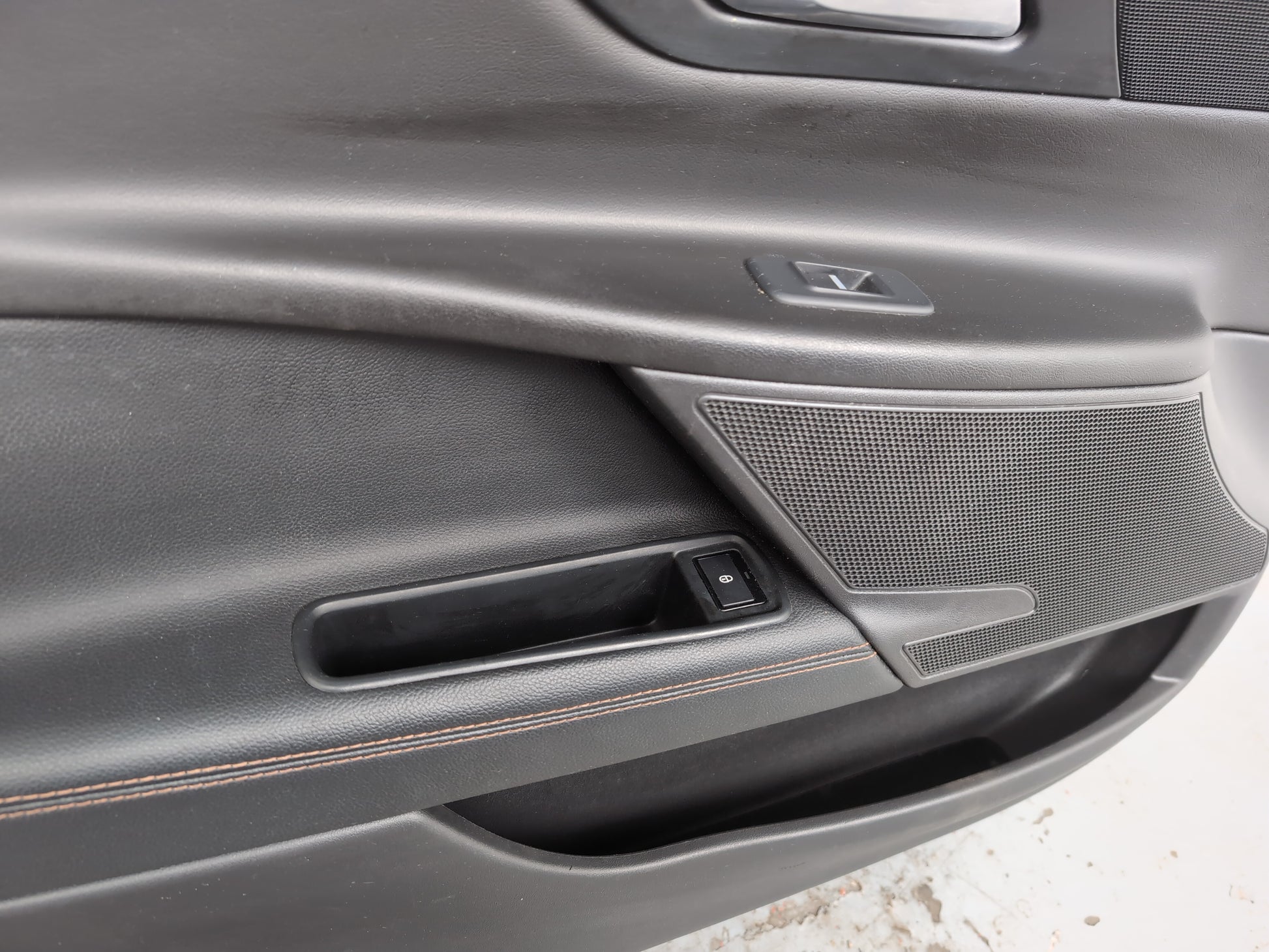 Door Front LH 10