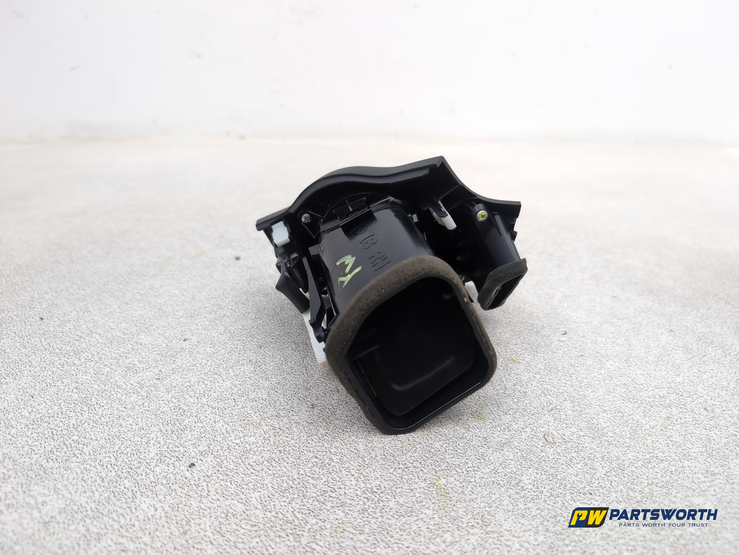 Facia Vent RH 4