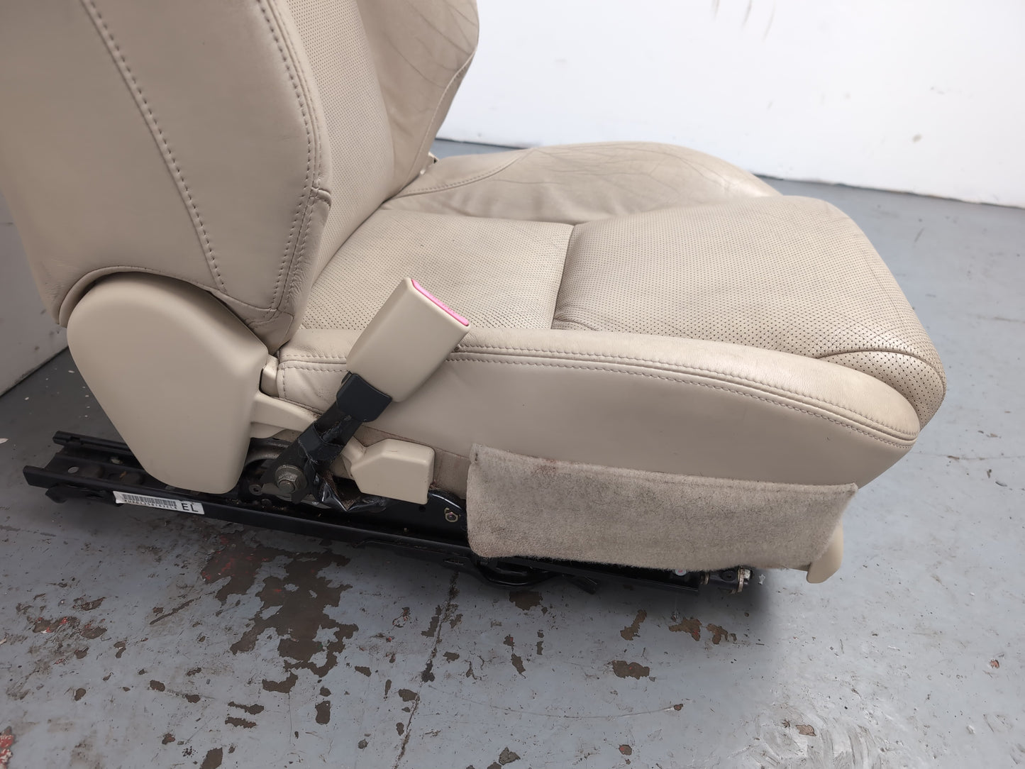 Seat Front RH 5