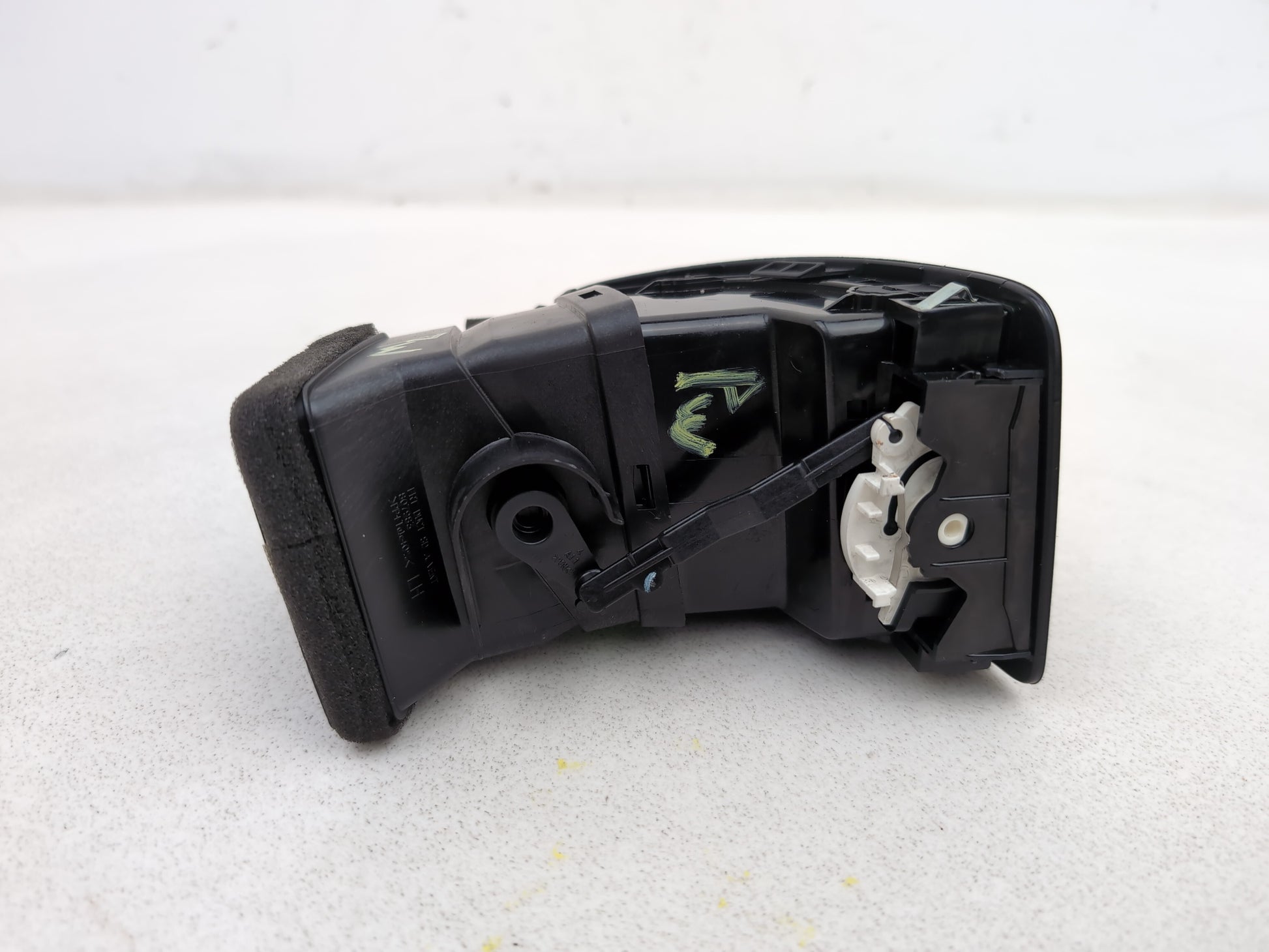 Facia Vent LH 5