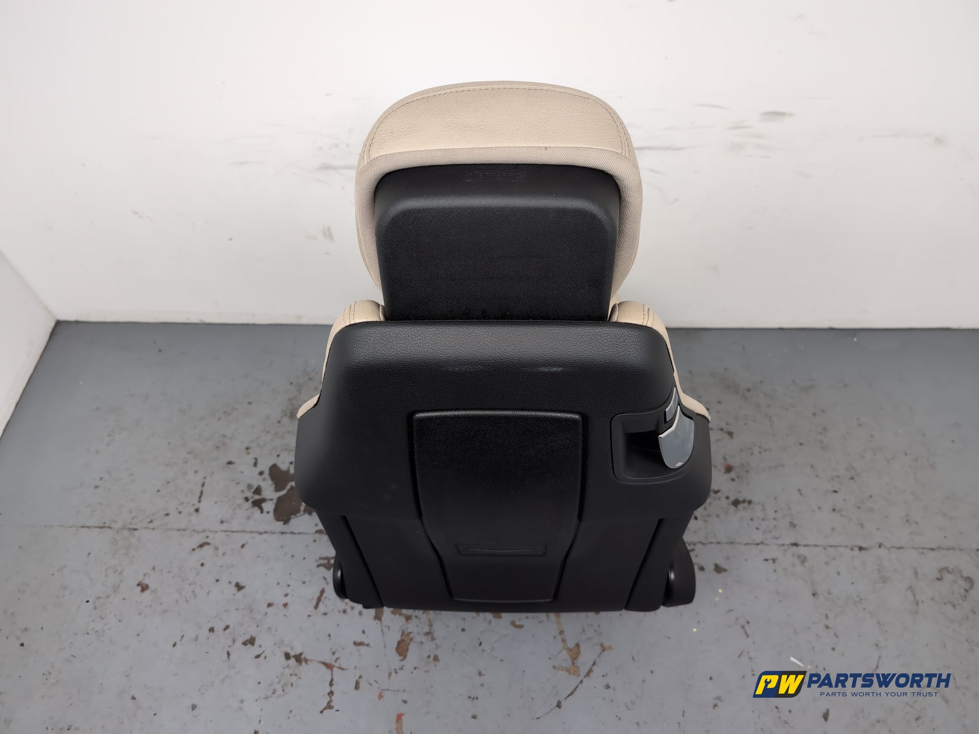 Seat Front RH 11