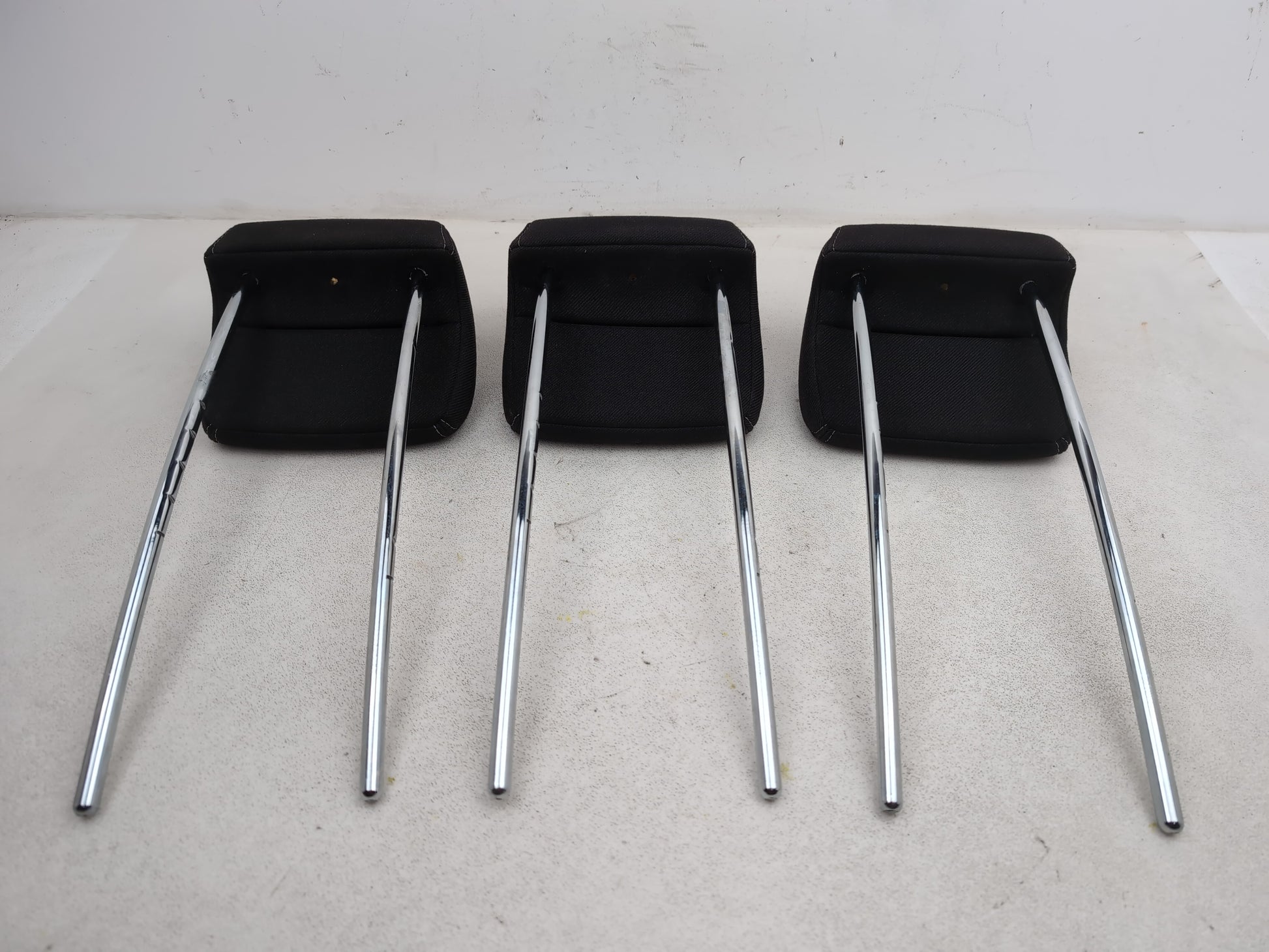 Rear Headrest 5
