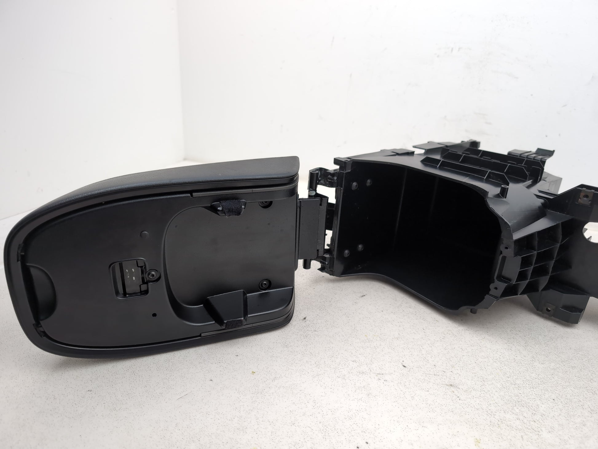 Centre Console Armrest 5
