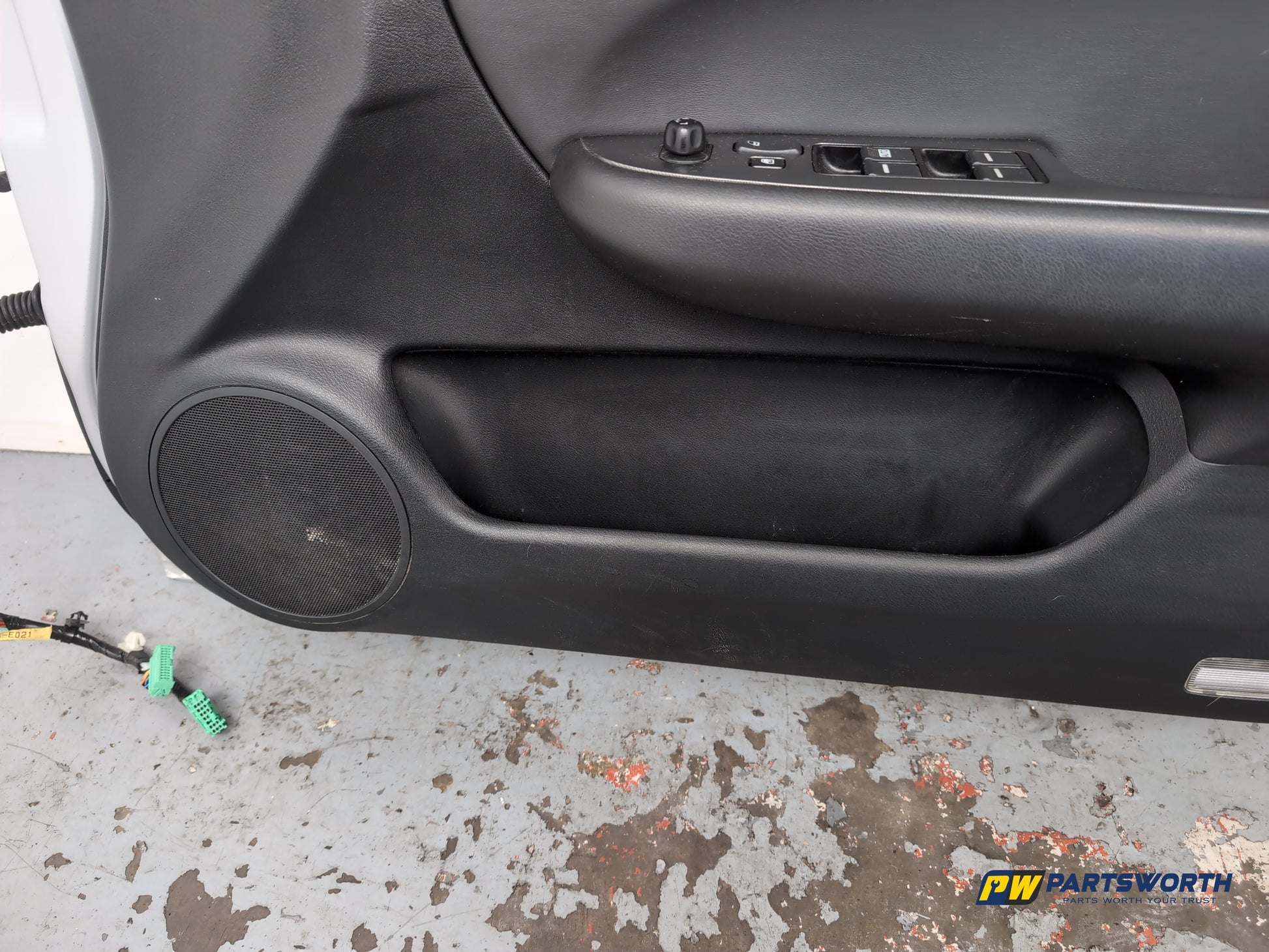 Door Front RH 13