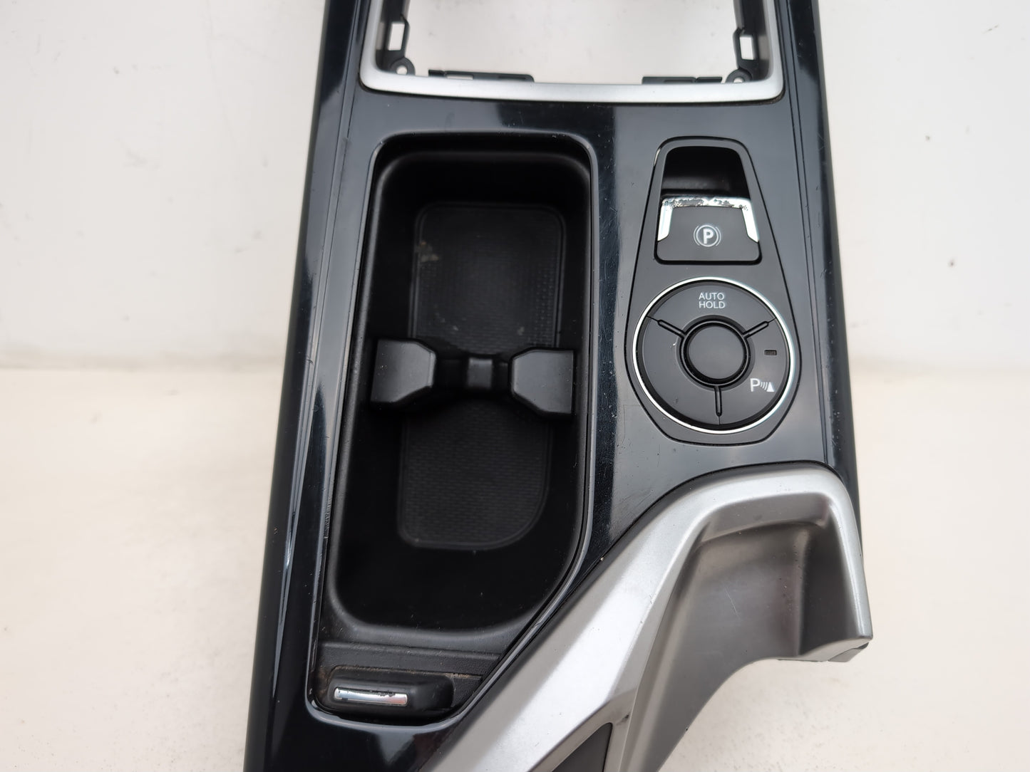Hyundai I40 Style Crdi 2012 Centre Console Storage Tray & Switches 84670-3z900 - photo 5