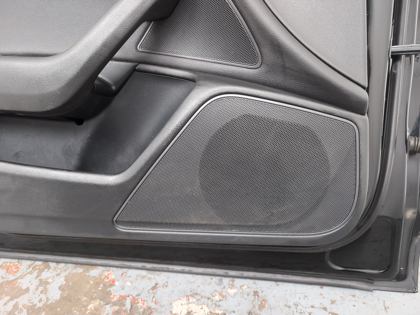 Door Front LH 11