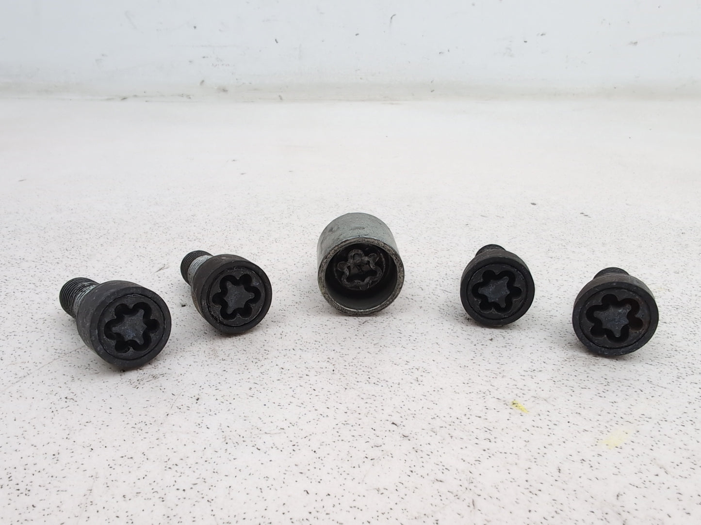 Audi A6 Se Tdi Locking Wheel Nut Set 2011-2019 - photo 5