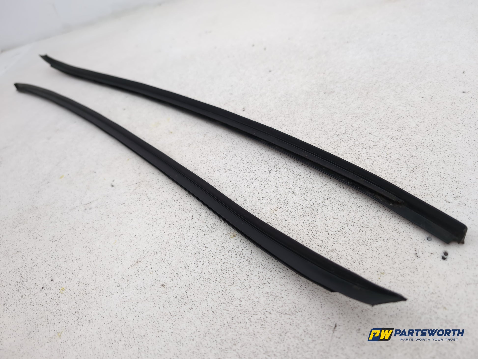 Volkswagen Passat Highline Front Windscreen Moulding Trim Pair 3c0854327b - photo 5