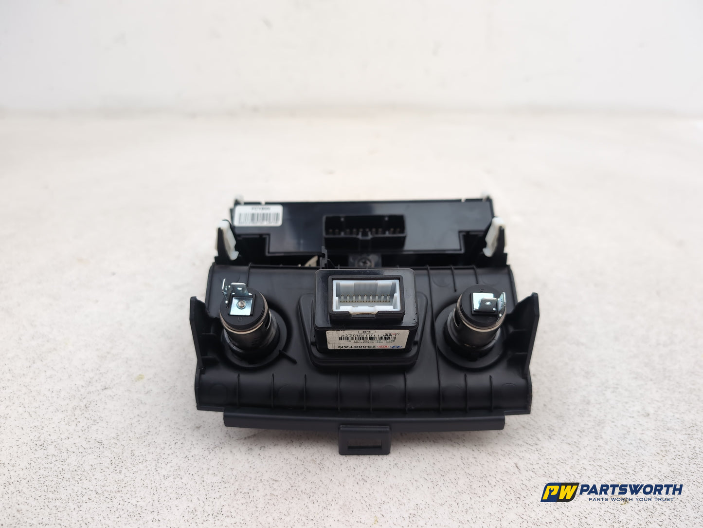 Hyundai Ix35 Style 2wd Crdi 134 Heated Seat Parking Switch Panel 846202y900tan - photo 5
