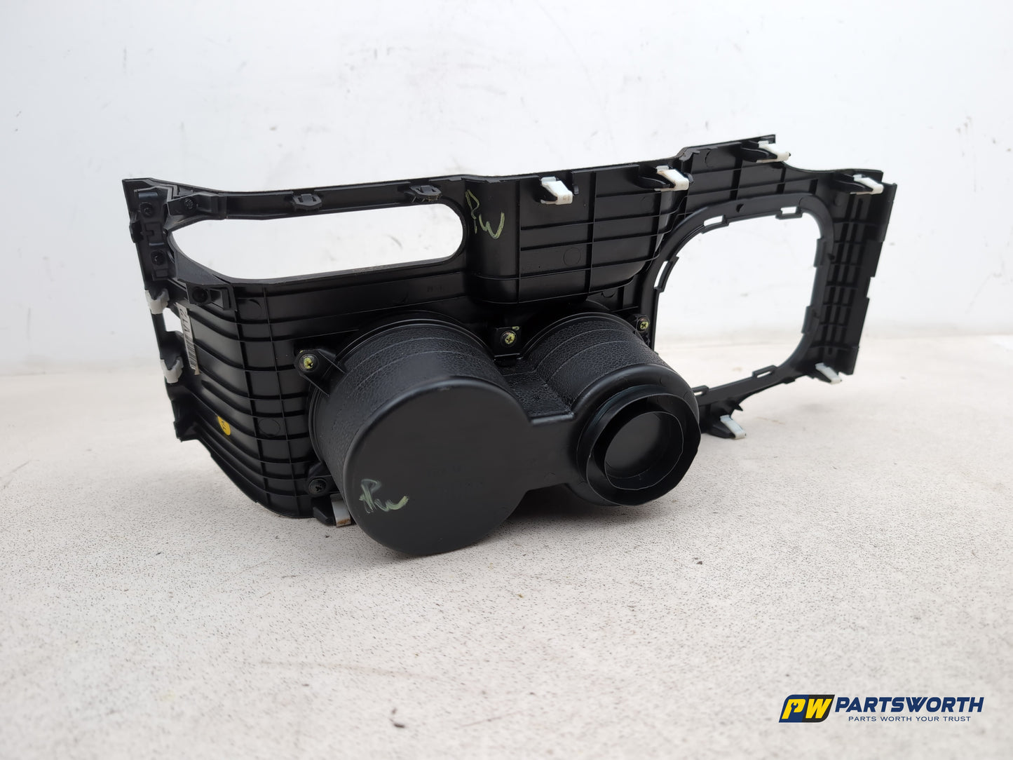 Hyundai Ix35 Style 2wd Crdi 134 Centre Console Cup Holder 846522s000 2009-2011 - photo 5
