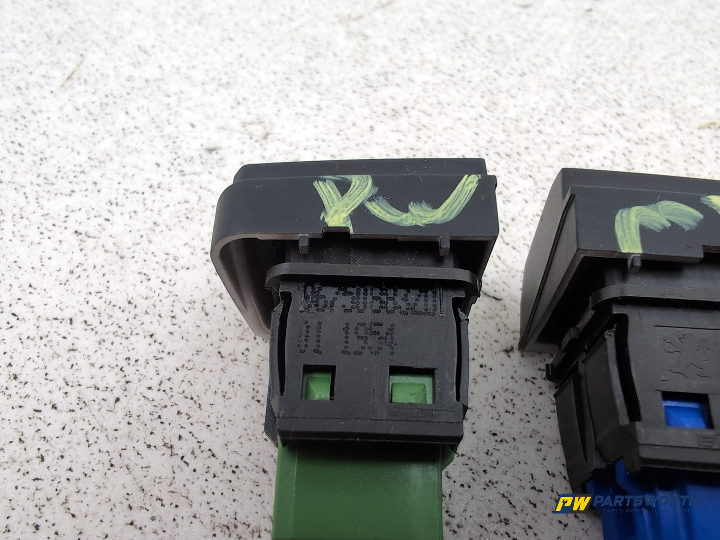 Peugeot 208 Active Child Lock And Hazzard Light Switch 96750883zd 2012-2019 - photo 5