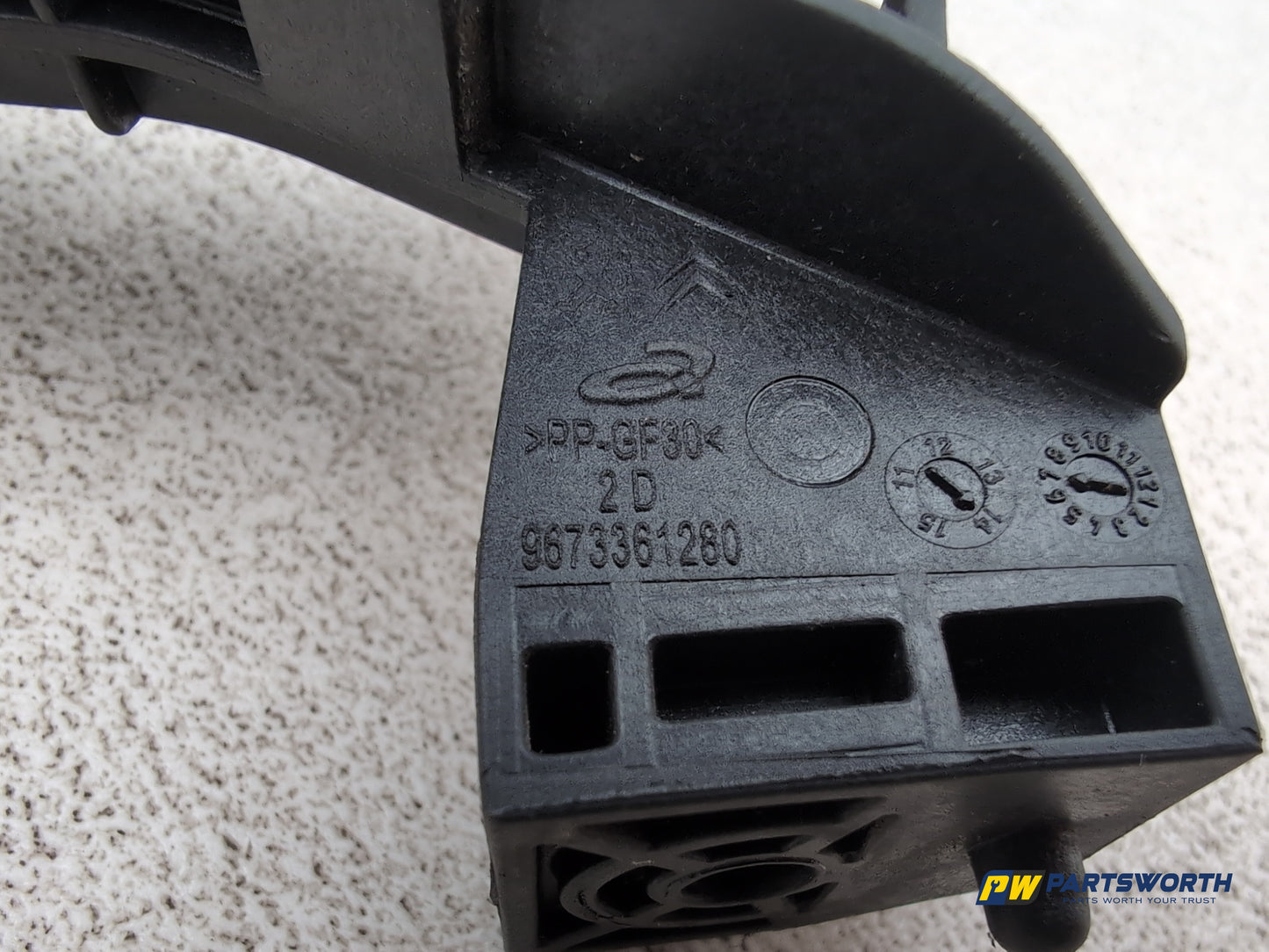 Peugeot 208 Active Rear Right Side Window Rail Guide Runner 9673361280 2012-2019 - photo 5