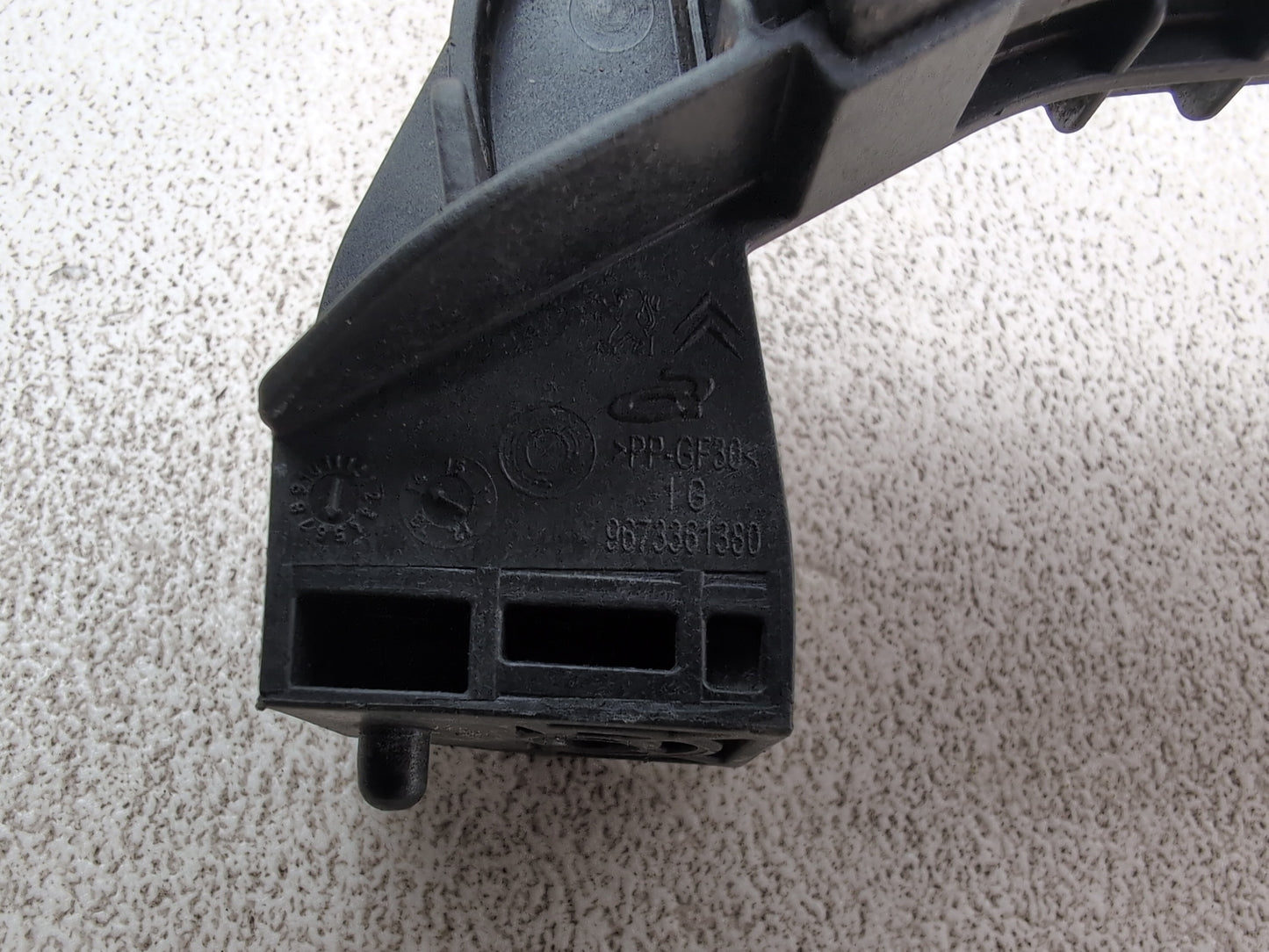Peugeot 208 Active Passenger Side Rear Window Guide Rail 9673361380 2012-2019 - photo 5