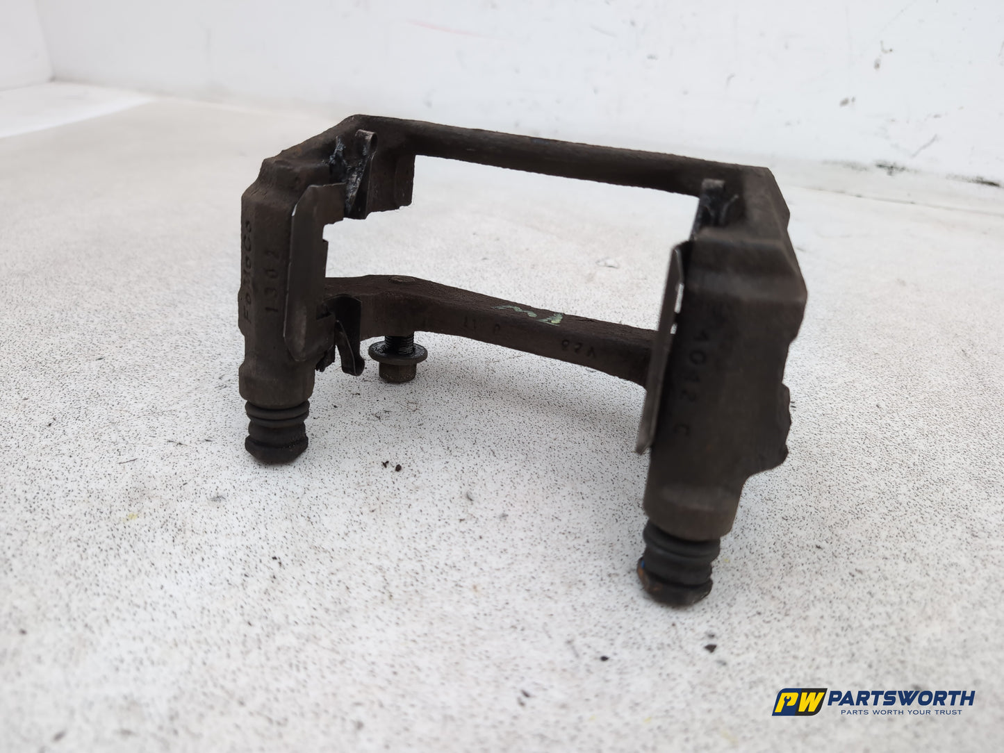2012 Ford Fiesta Zetec Front Left Passenger Side Brake Caliper Support 2012-2017 - photo 5