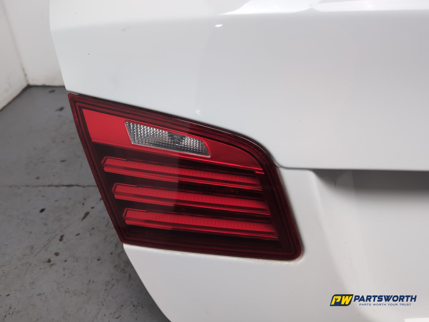Bmw 5 Series 520d Se Boot Lid Alpine White 300 2013-2017 - photo 5