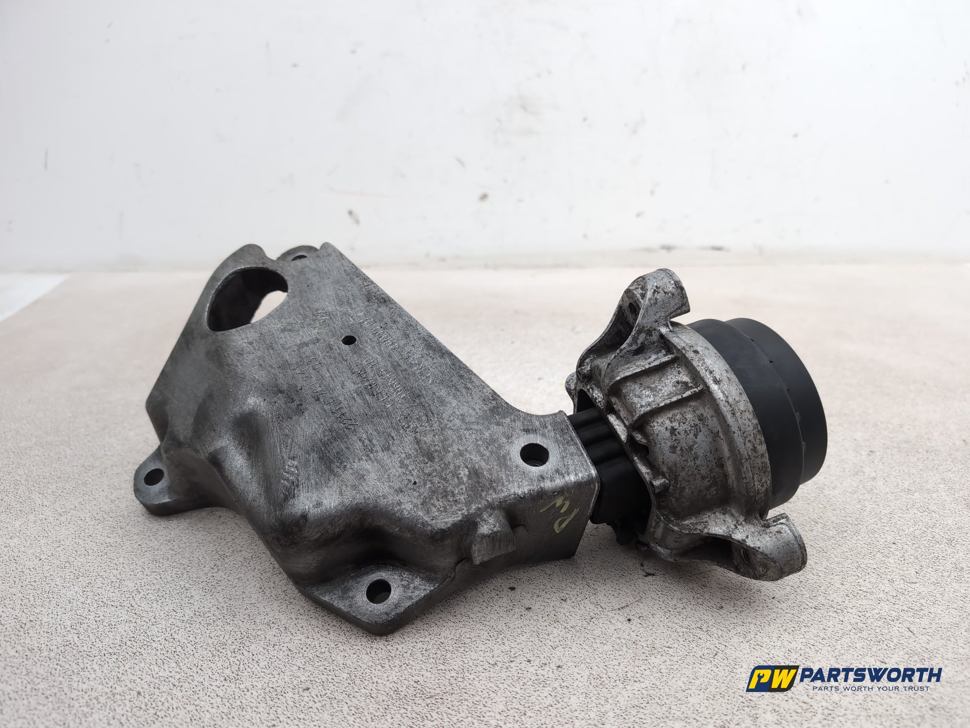 Bmw 5 Series 520d Se Engine Mounting Bracket Left Passenger Side 6781241 - photo 5