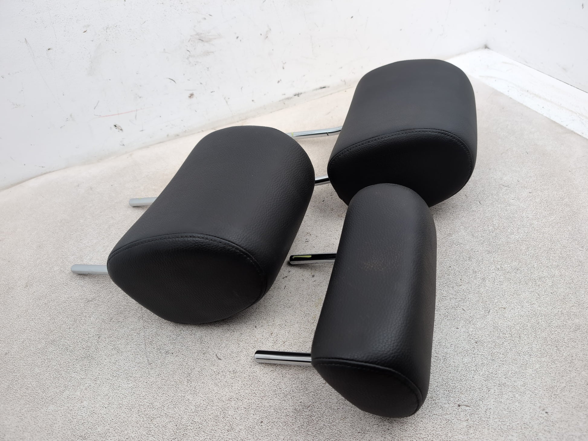 Rear Headrest 5