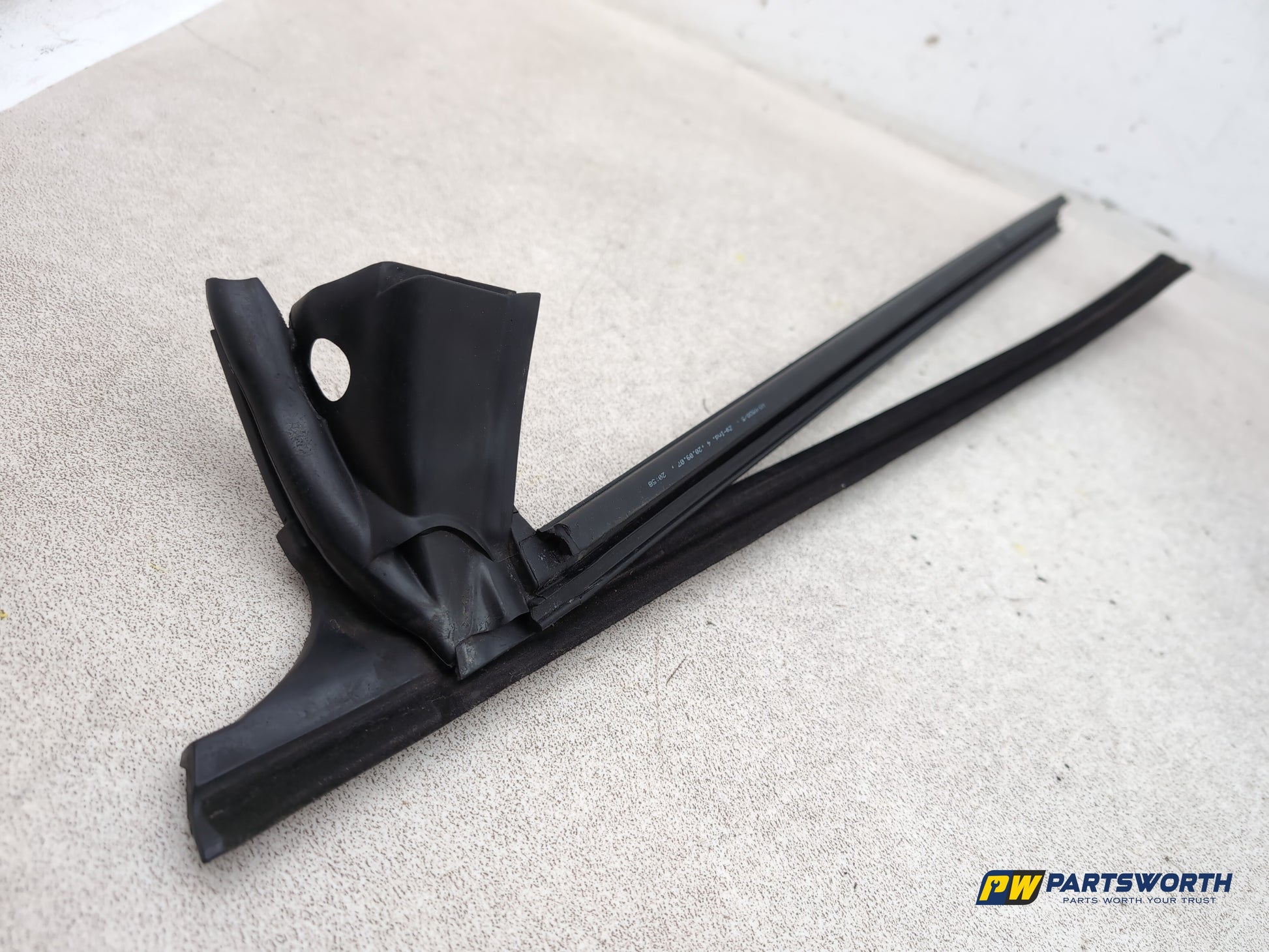 Mercedes Cls 320 Cdi Auto Right Driver Door Glass Weather Strip Trim A2197250665 - photo 5