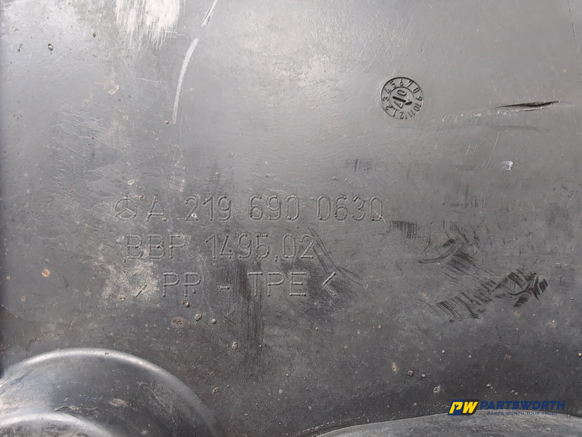 Moulding Wheel Arch Front RH 5