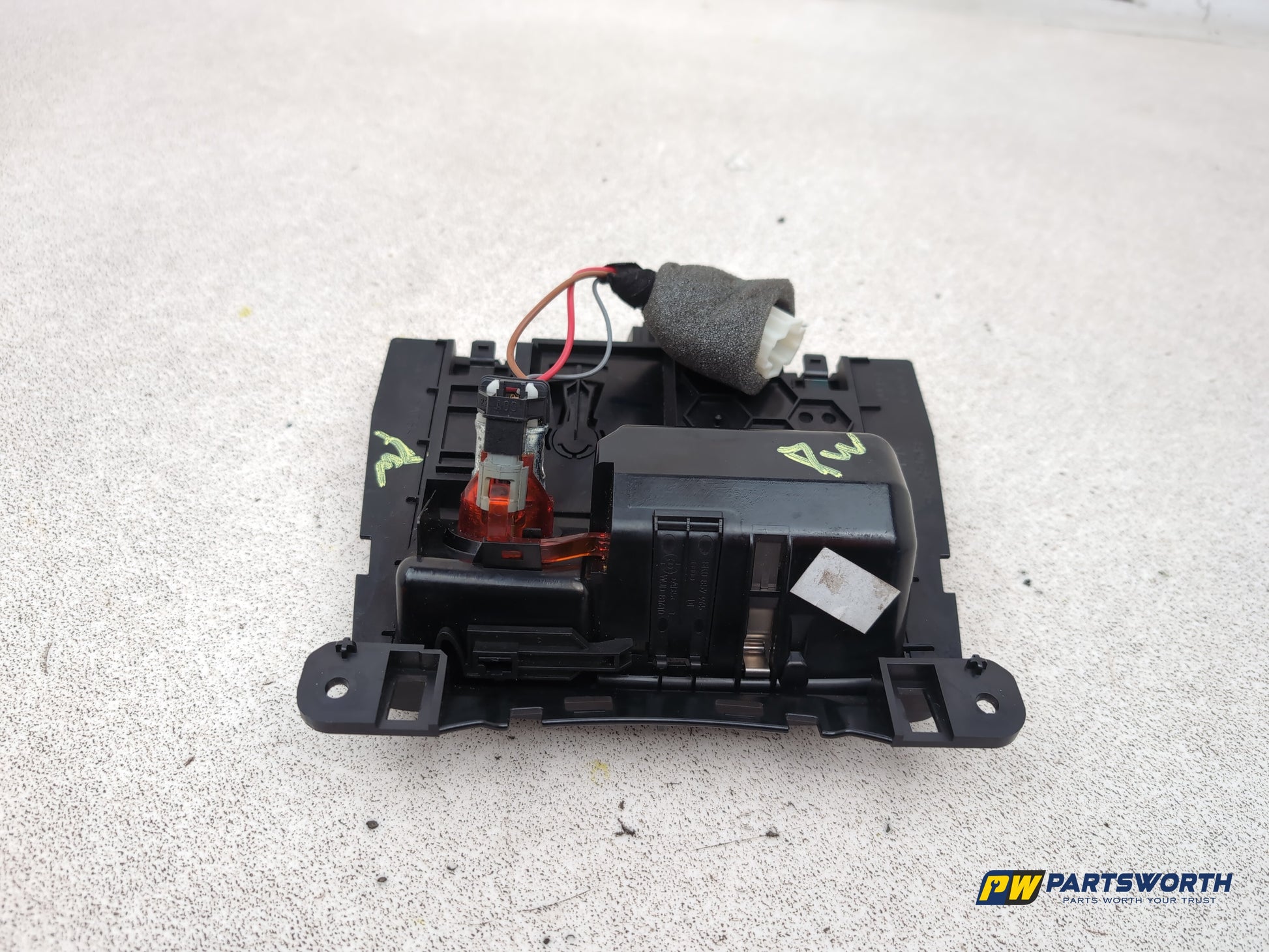 Audi A4 S Line Black Edit Tdi Quat Centre Console Ashtray Charging Point - photo 5