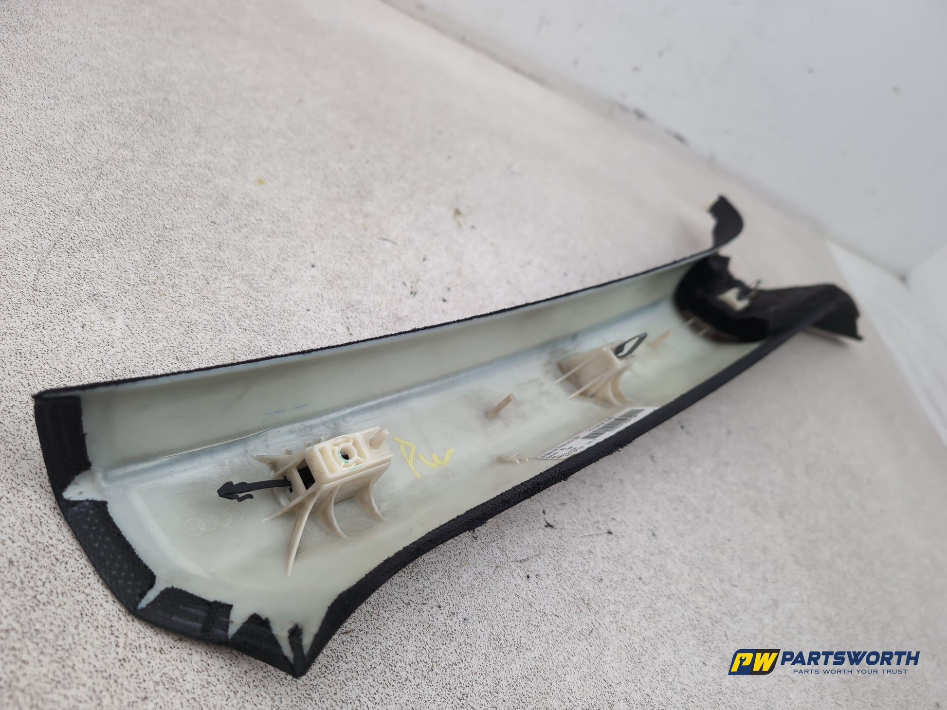 LH A Pillar Trim  5