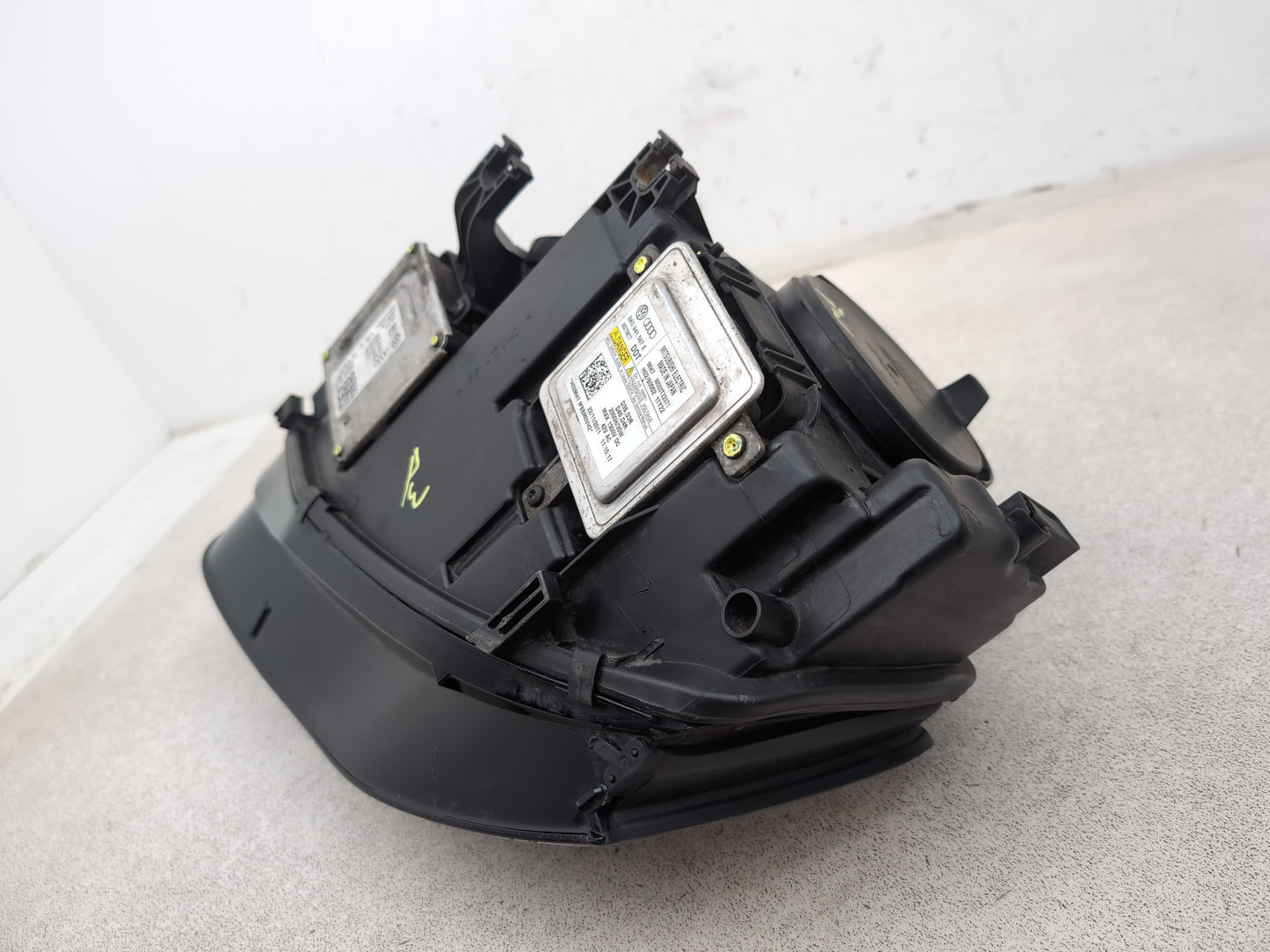 Audi A4 S Line Headlamp Rh Driver Side Xenon Led 8k0941006a Faulty Strip - photo 7