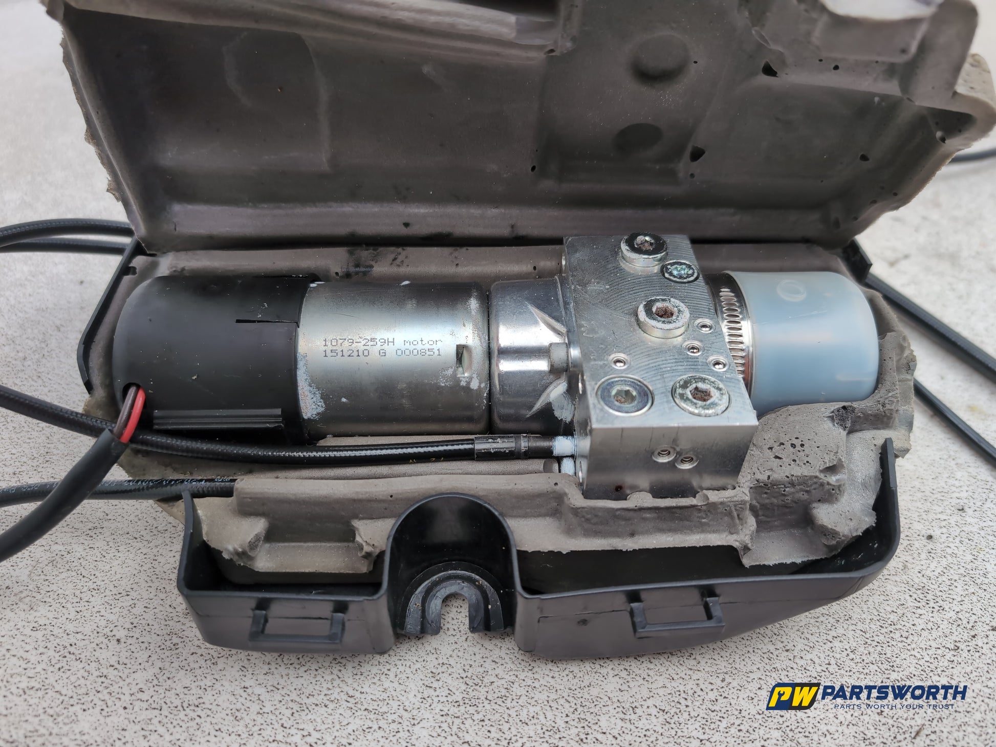 Automatic tailgate lifting motor and module  9