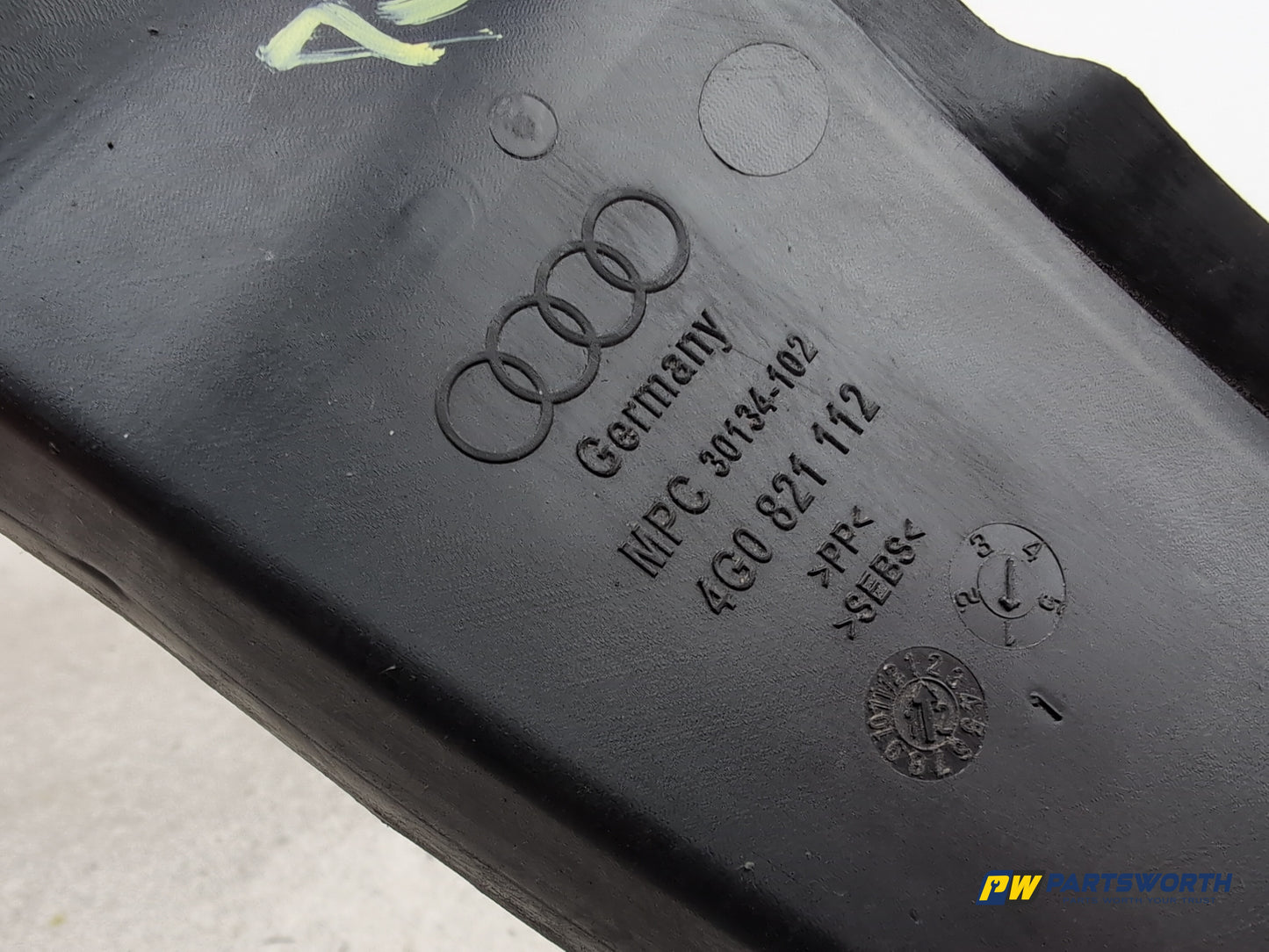 Audi A6 Se Tdi Quattro Auto Front Wing Mount Bracket Right Driver Side 4g0821112 - photo 5