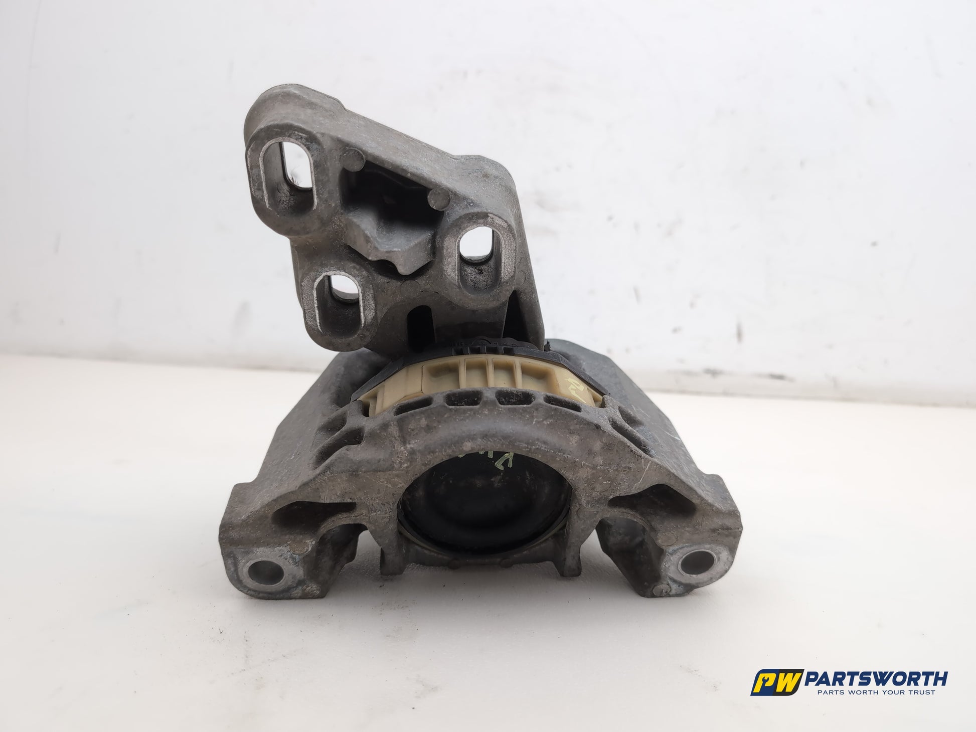 Mercedes-Benz B180 Blueefficiency Sport Engine Mounting Bracket Passenger Side - photo 5