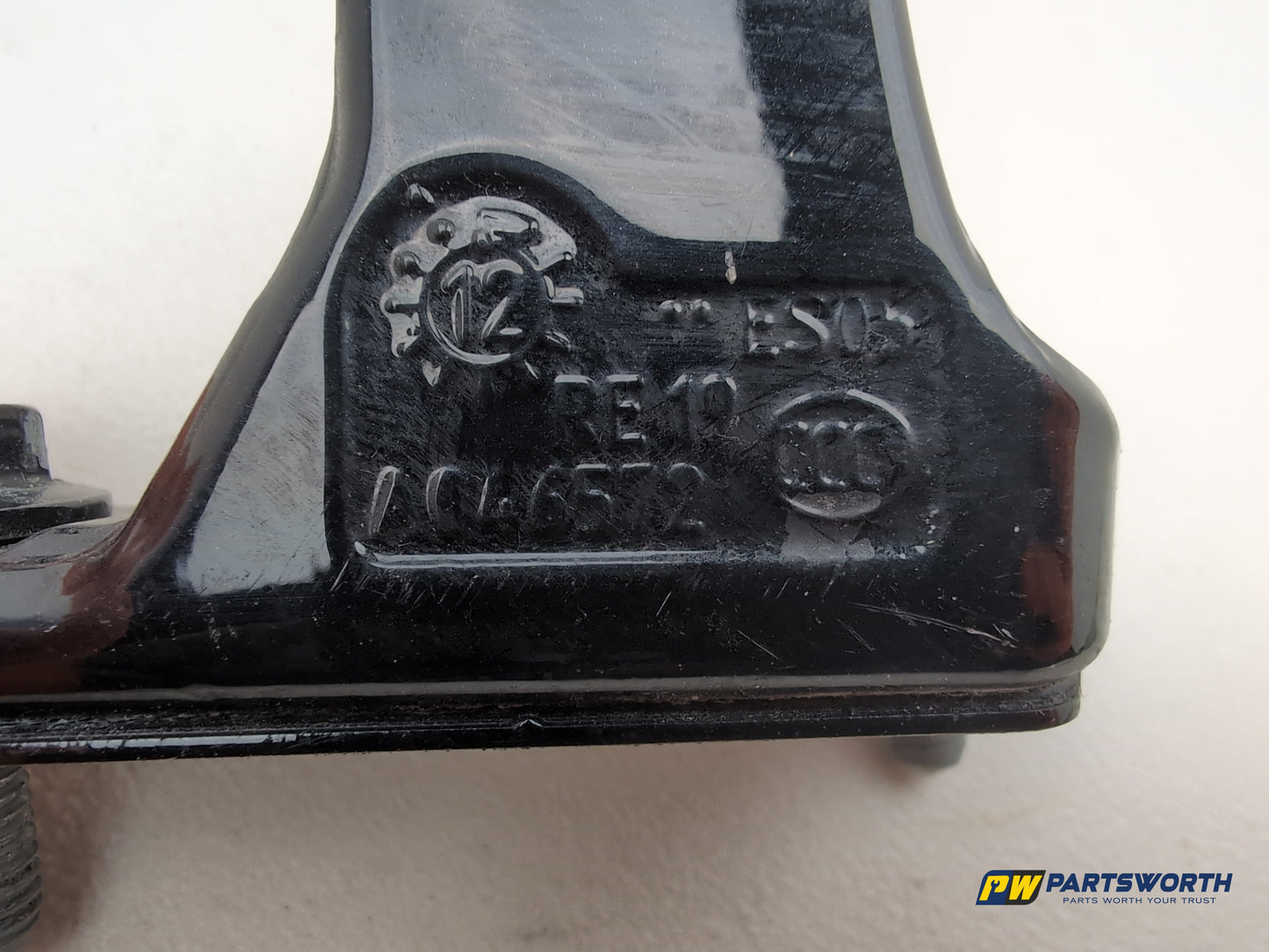 LH Front Door Hinge Pair  5