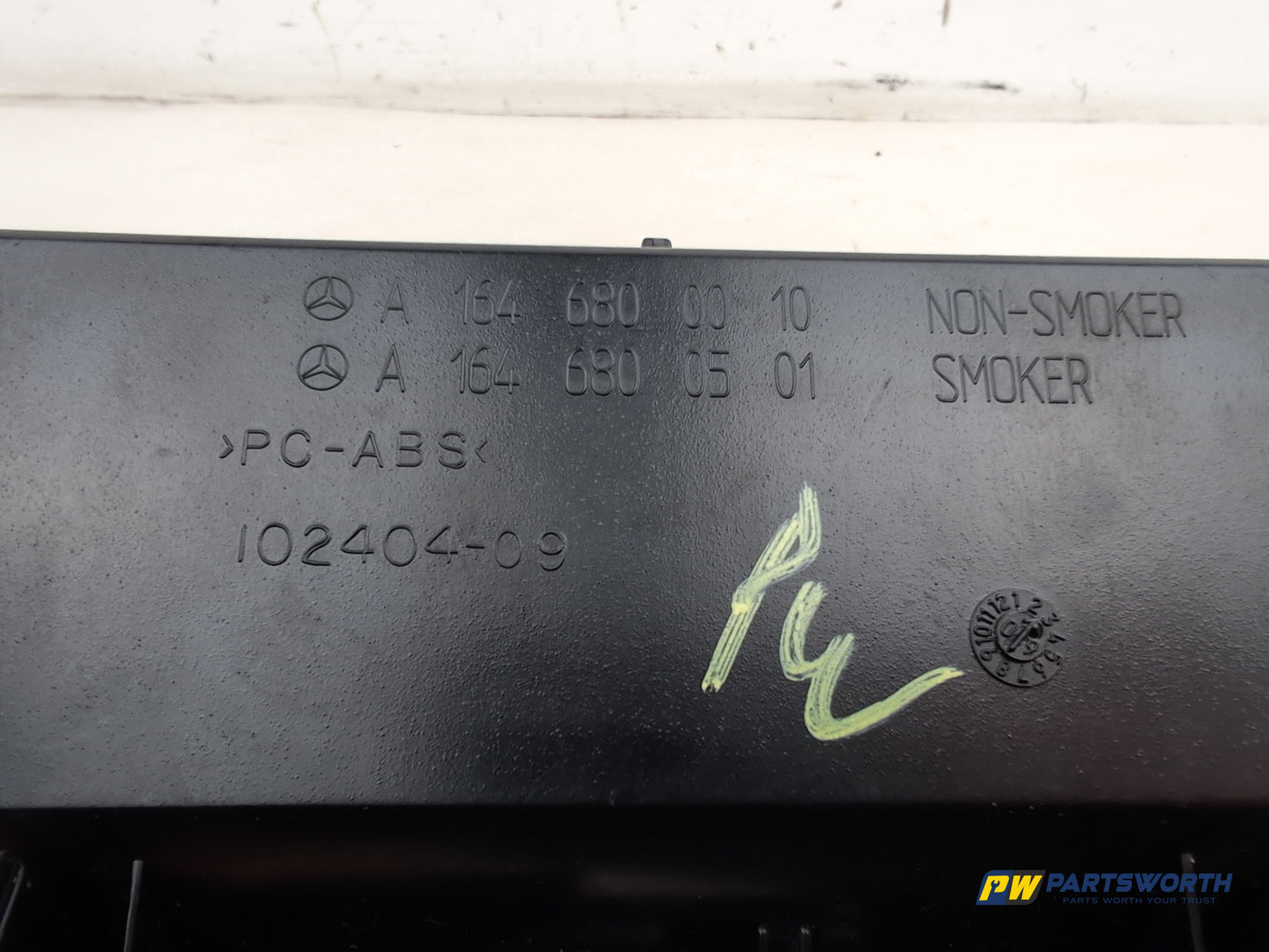 Mercedes-Benz Ml350 Spt Cdi Blueef-Cy A Centre Console Storage Tray A1646800010 - photo 5