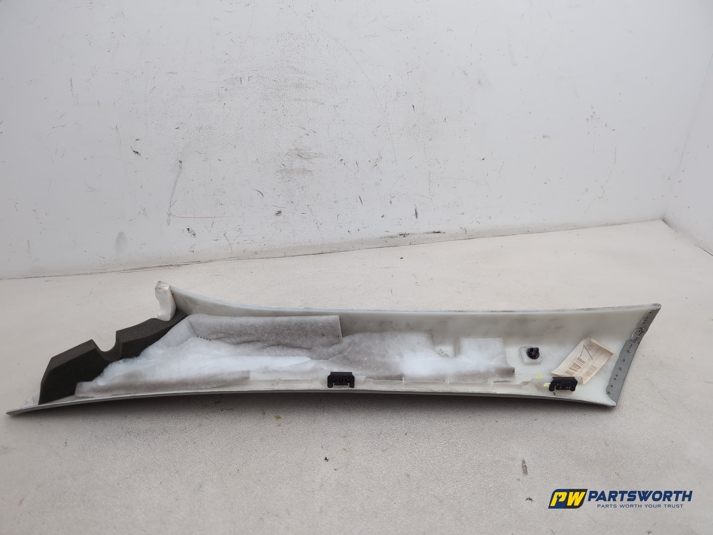 LH A Pillar Trim  5